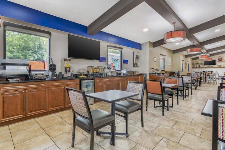 Breakfast area