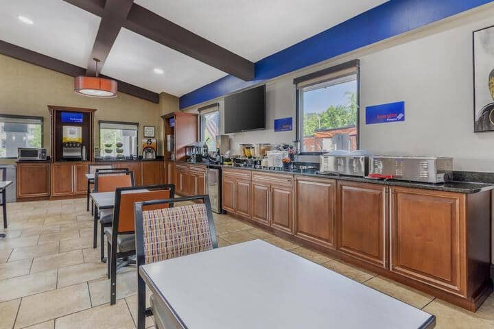 Breakfast area